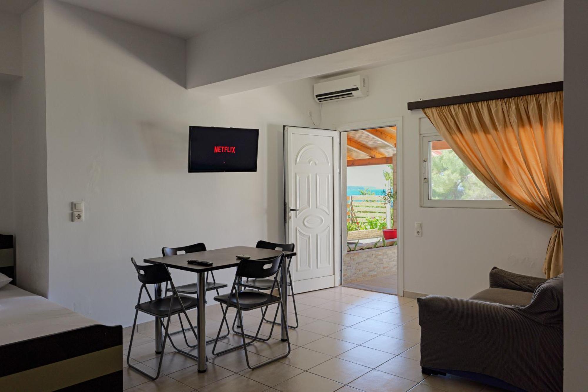 Livia'S Guesthouse كساميل المظهر الخارجي الصورة