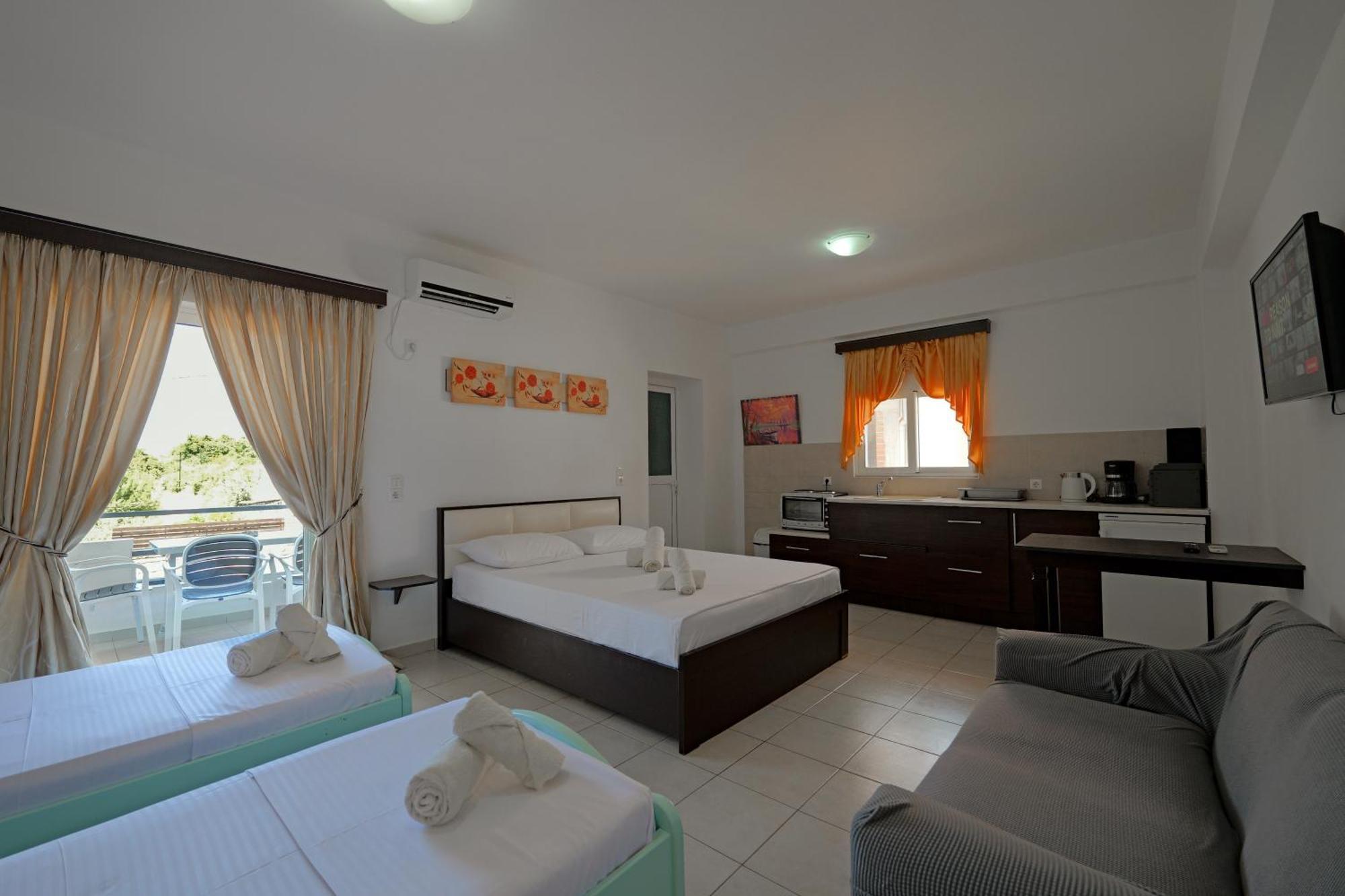 Livia'S Guesthouse كساميل المظهر الخارجي الصورة