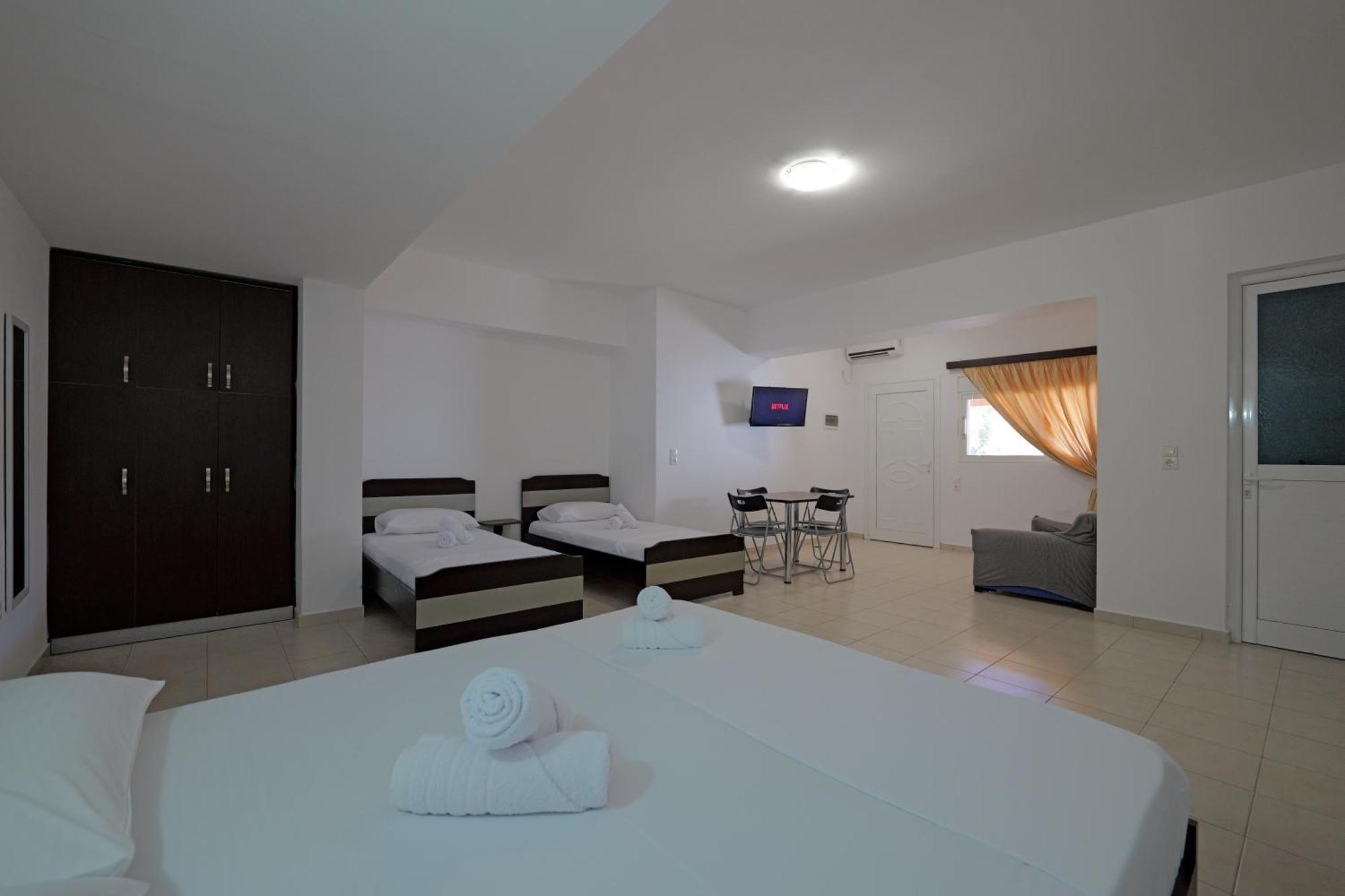 Livia'S Guesthouse كساميل المظهر الخارجي الصورة