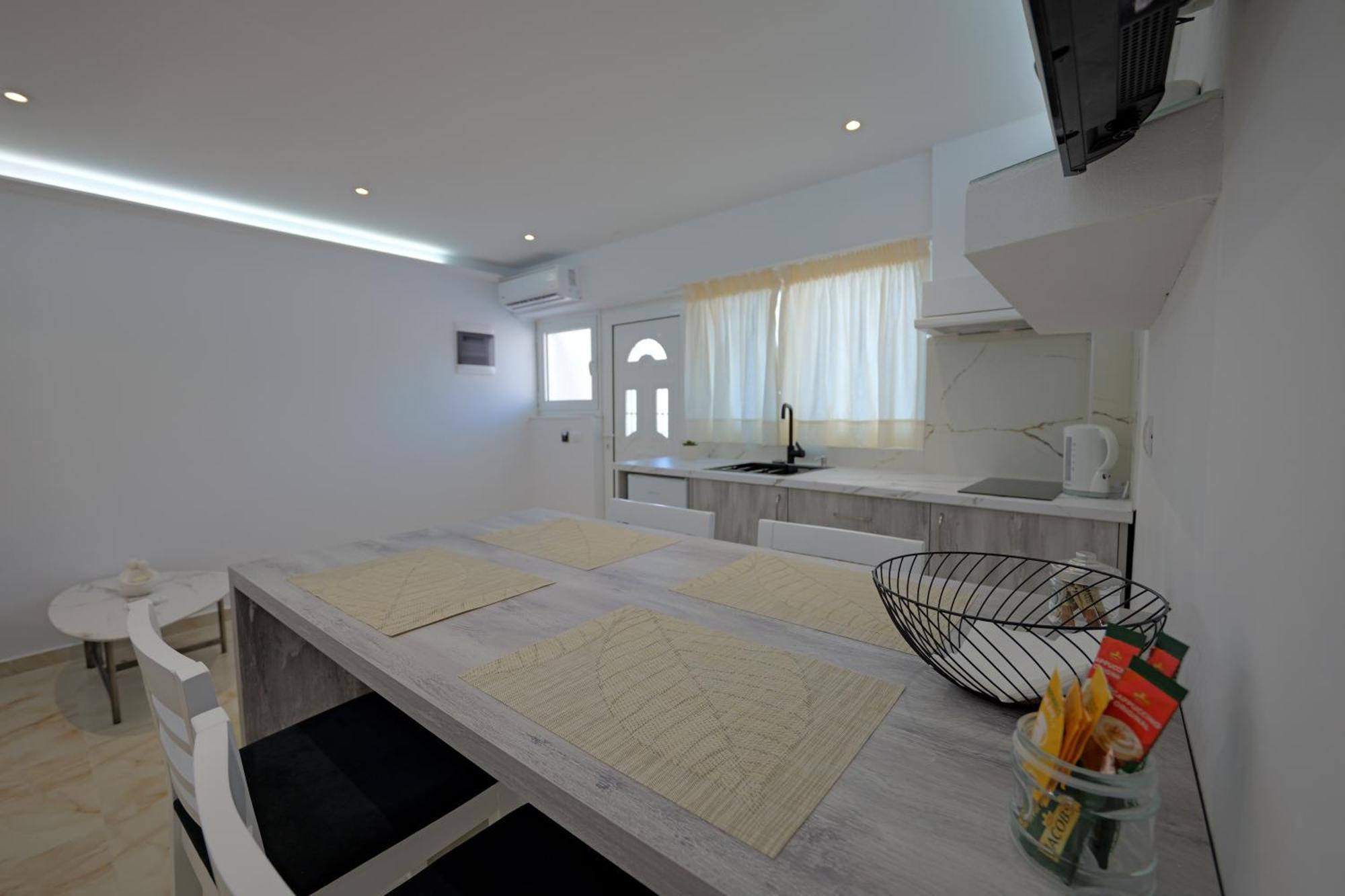 Livia'S Guesthouse كساميل المظهر الخارجي الصورة