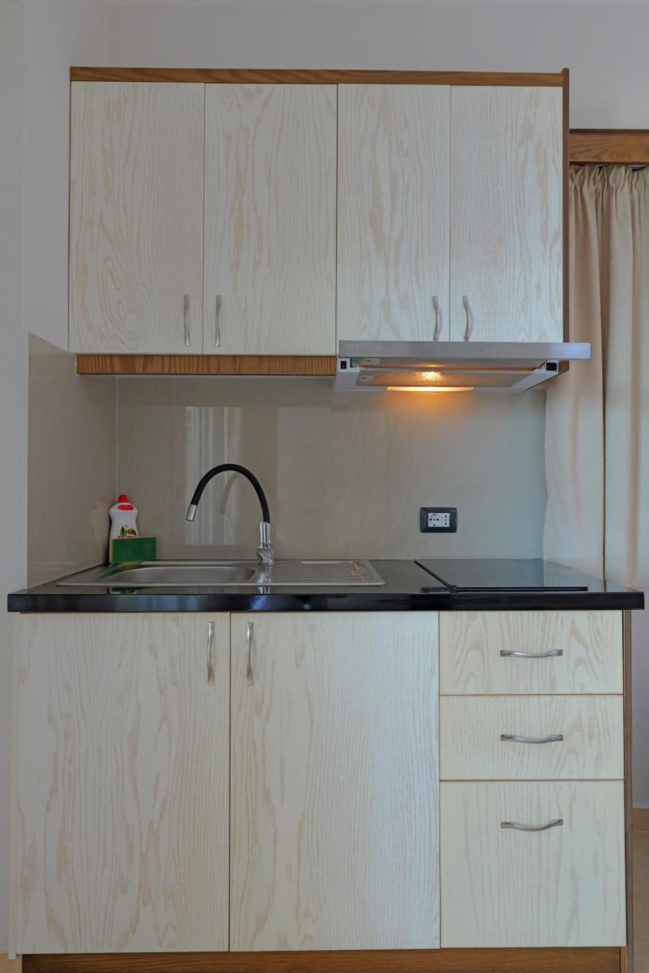 Livia'S Guesthouse كساميل المظهر الخارجي الصورة